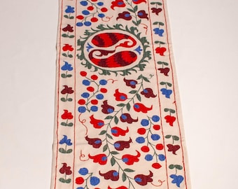 Caminho de Mesa Bordado Suzani de Seda: Decoração Floral para Mesa e Cama, 45 x 183 cm