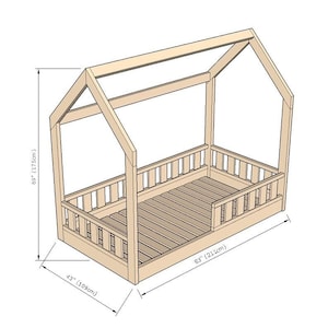 Puede incluir: Un marco de cama de madera con forma de casa con un colchón de listones y una barandilla. El marco de la cama mide 175 cm de alto, 109 cm de ancho y 211 cm de largo.