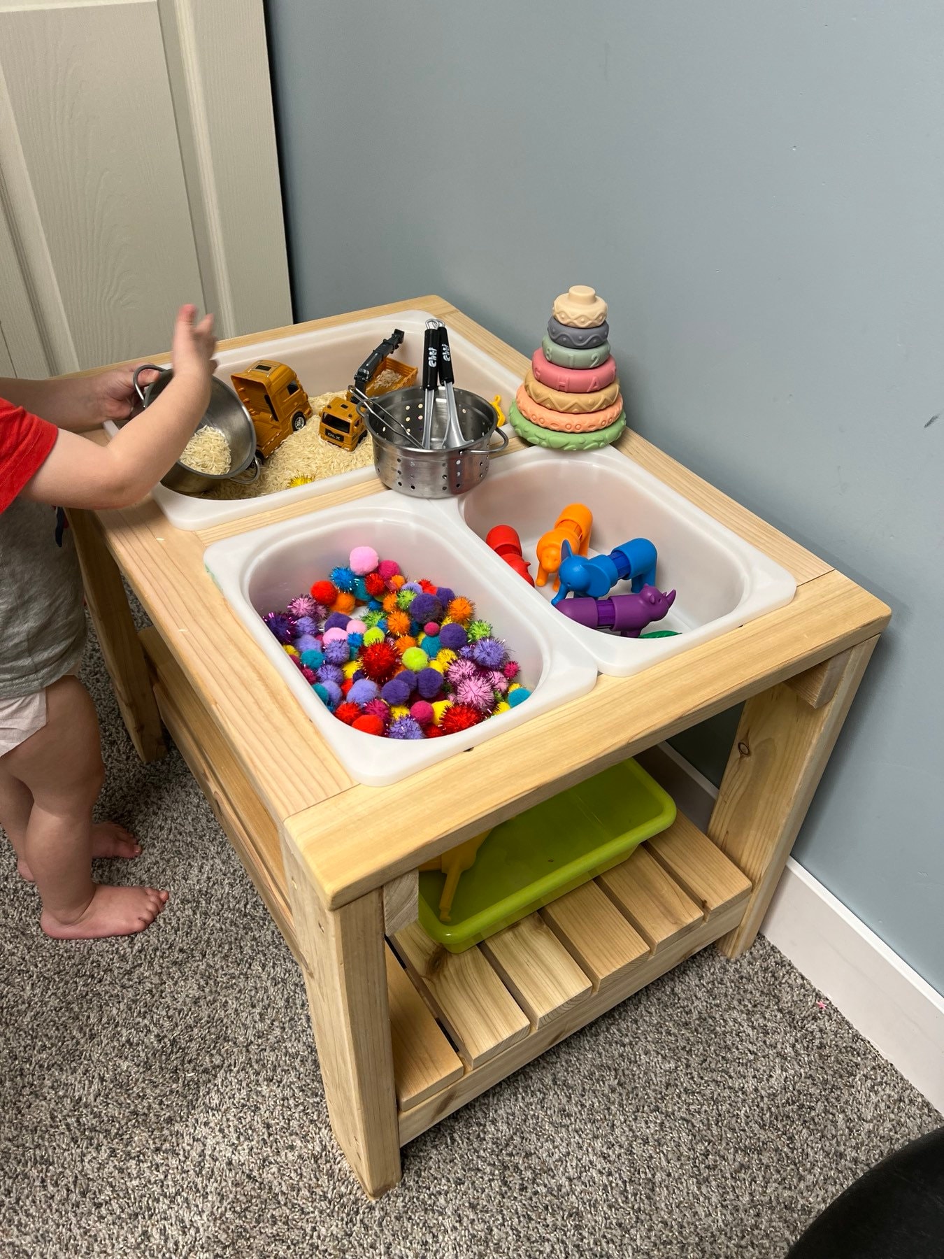 Table sensorielle Montessori eau et sable à monter soi-même. Plan PDF. - France