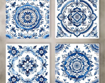 Puede incluir: Cuatro baldosas de cerámica cuadradas con intrincados diseños florales azules y blancos. Cada baldosa presenta un patrón único, incluyendo arreglos florales circulares y simétricos. Ideales para la decoración del hogar.