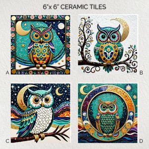 Könnte beinhalten: Vier 15 cm x 15 cm Keramikfliesen mit Eulenmotiven. Jede Fliese zeigt eine einzigartige Eulenillustration mit leuchtenden Farben, Monden und Sternen. Die Eulen sitzen auf Ästen oder in dekorativen Rahmen und wirken mosaikartig.