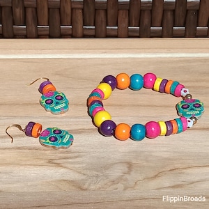 Juego de pulsera y aretes con calaveras de azúcar, joyería del Día de los Muertos con cuentas Heishi, colorido Día de los Muertos