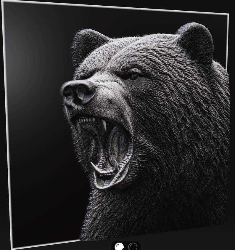 Puede incluir: Una representaci&oacute;n art&iacute;stica en blanco y negro de una cabeza de oso con la boca abierta, revelando dientes afilados y una lengua texturizada. El oso se muestra de perfil, destacando patrones de pelaje detallados sobre un fondo oscuro.