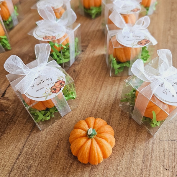 Bulk Mini Pumpkin Candles with Custom Labels, Autumn Wedding Favor Candles, Pumpkin Themed Favors, Fall Party Favors, Baby Shower Favor