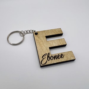 Chaveiro com letras grandes, chaveiro de madeira, chaveiro com nome personalizado, chaveiro com nome personalizado, chaveiro com nome em letras, etiqueta de mochila