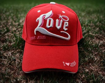 Gorra de Jesús. Gorra roja de amor. Gorra "Amo a Jesús". Gorra de Jesucristo. Gorra cristiana bordada. Gorra con mensaje de fe. Gorra "Jesús te ama". Gorra cristiana.