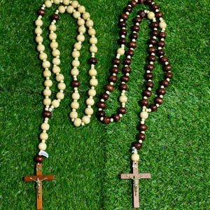 Rosario de madera gigante de 89 cm (35&quot;) con crucifijo. Cuentas de oración cristianas. Se vende por separado.