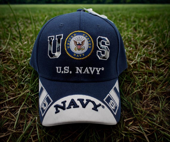 アメリカ海軍の帽子。退役軍人章と迷彩レタリング入りのミリタリー