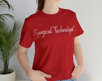 Koszulka z nadrukiem „Surge Technologist”, fajne prezenty dla niej na koszulkę Surge Tech, koszulki medyczne dla przyjaciół Scrub, koszulki z nadrukiem dla absolwentów szkół medycznych
