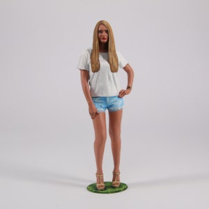 Figura a escala pintada a mano / Sin pintar de resina, niña o mujer en escalas 1/24, 1/32, 1/18 y 1/43.