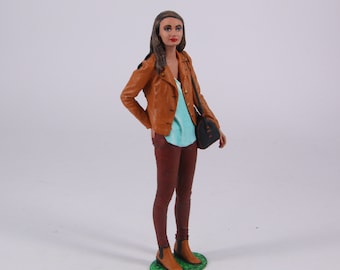 Scale Figure handpainted / Unpainted resin girl with bag woman in 1/24 1/32 1/18 1/43