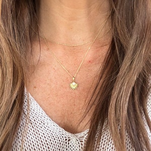 Sunburst Gold Necklace / 14K Gold Filled Box Chain / Dainty Gold Necklace / Minimalist Necklace / Layered Necklace / White Stone Necklace