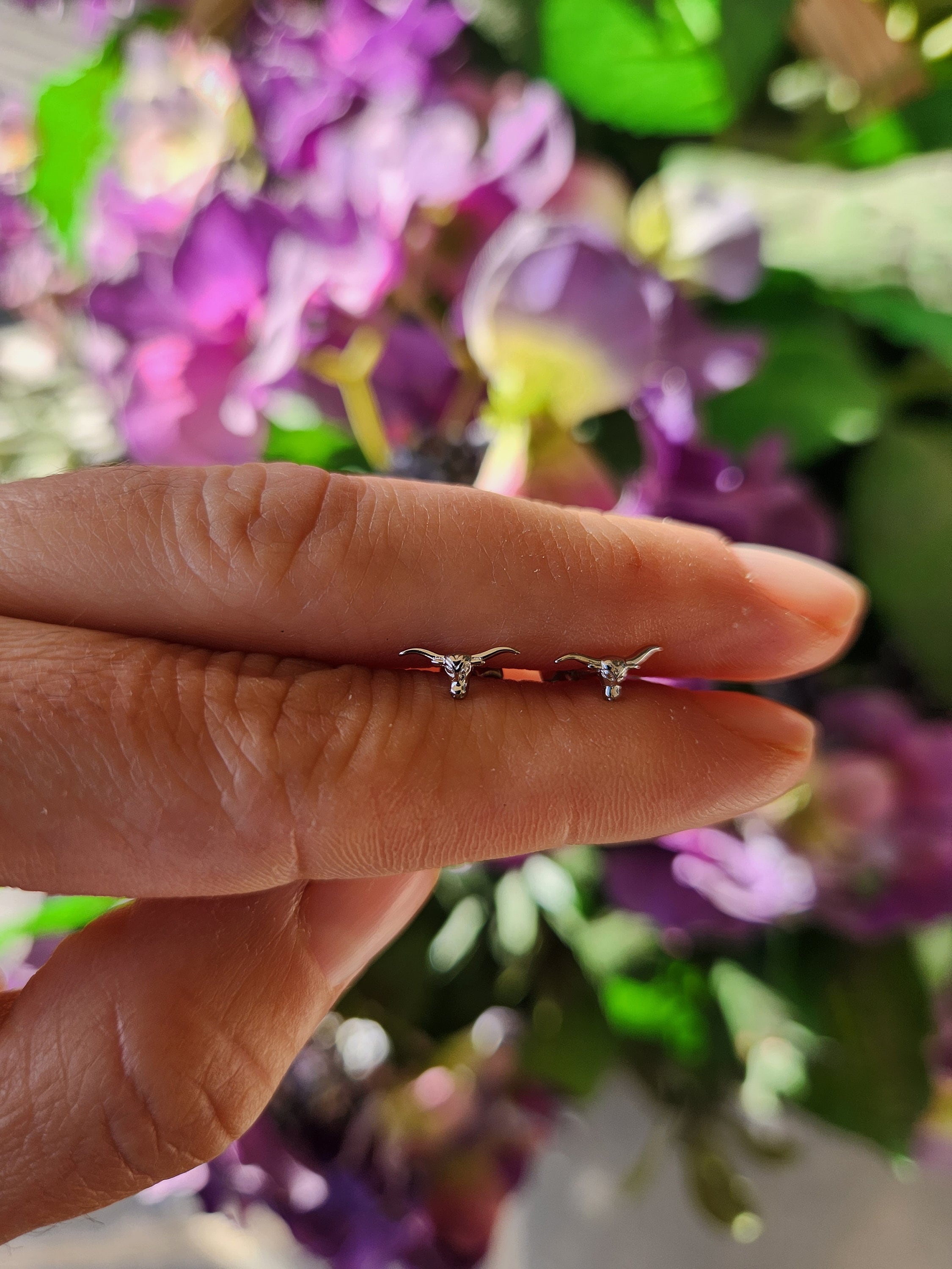 Mini longhorn studs silver