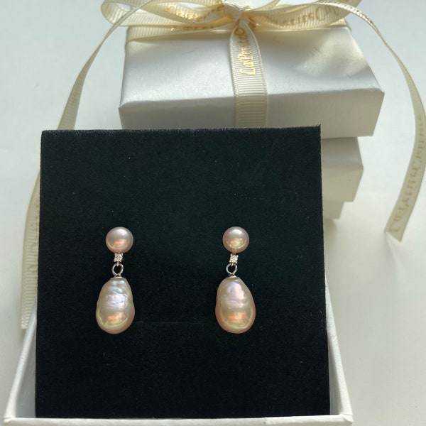 Boucles d'Oreilles en Perles Baroque Effet Crème et Doré, Faites à la Main. Pièce Unique. 6288