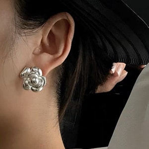 Chanel Pearl Earring -  Hong Kong