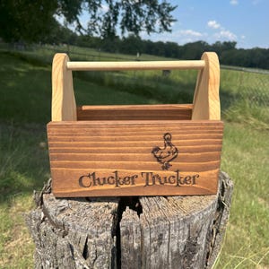 Porte-oeufs en bois fait main : le camionneur Clucker, peut contenir 10 oeufs
