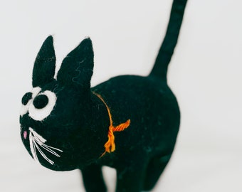 Gatto nero di lana infeltrita / Giocattolo gatto nero di Halloween / Gatto animale farcito / Servizio di consegna di Kiki Gatto ispirato a Jiji / Decorazione di Halloween