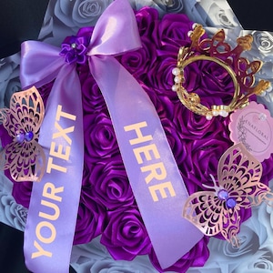 Lila Blumenstrauß, Ramo Buchon, Ewiger Rosenstrauß, personalisiertes Geschenk, Abschlussfeier, Quinceanera, Sweet 16, Geburtstag, Jubiläum, Muttertag