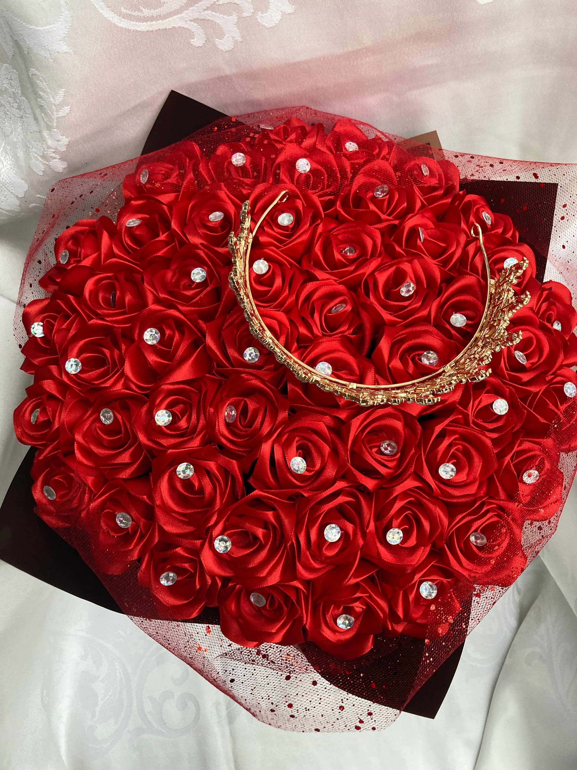 50 Rose Bouquet (Crown+Butterflies+Message)