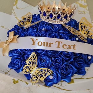 Royal Blue Ramo Buchon mit Krone, ewiger Rosenstrauß, für immer Rosenstrauß, Geburtstagsstrauß, immerwährende Blumen, Vorschlag Geschenk