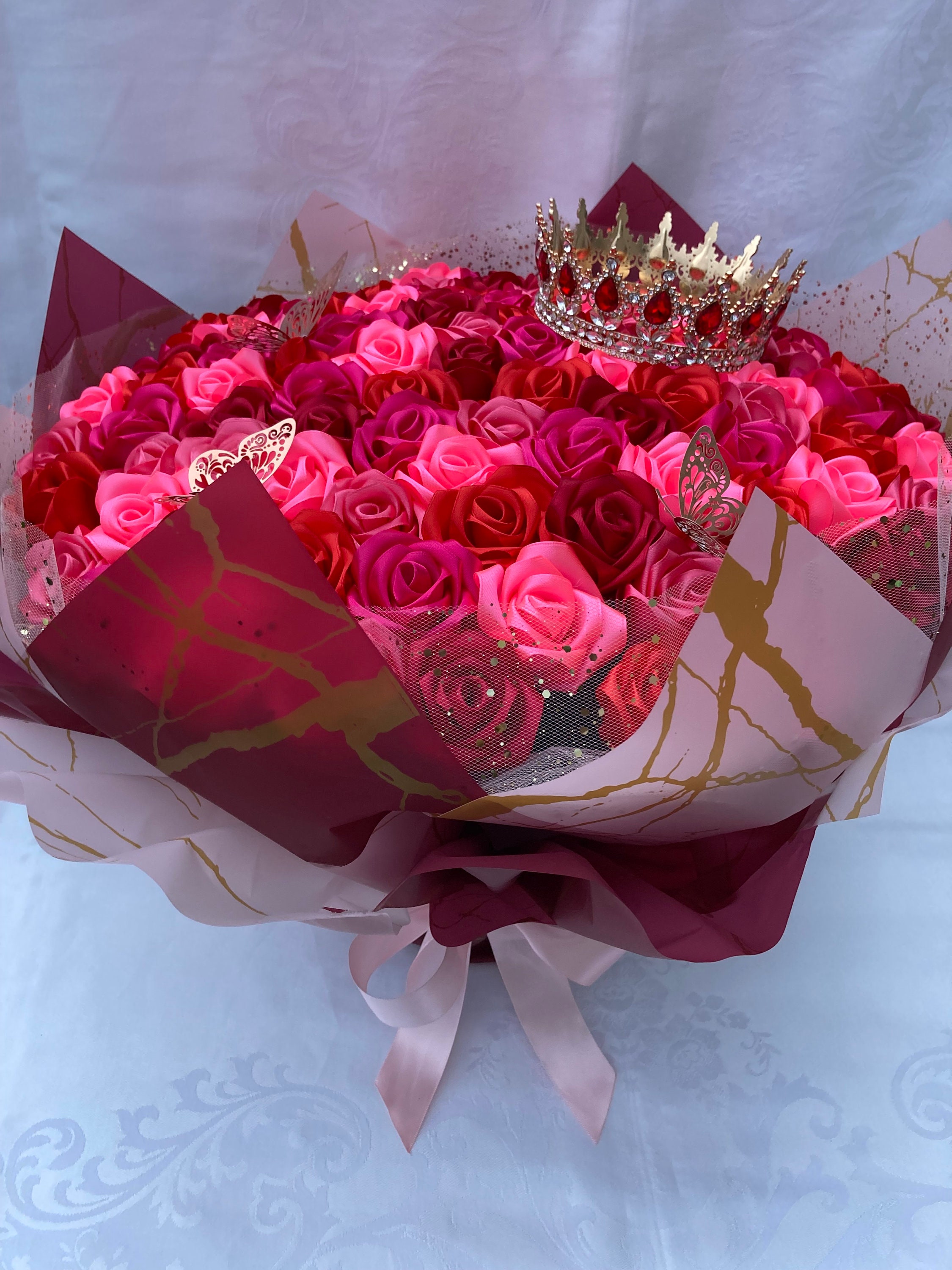 75 RED Rose Ramo BUCHON Queen Ribbon wording ❤️ – bouquetsbyrubyhtx