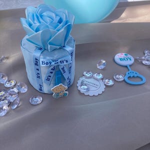 Douchestuk, babyjongen, douchedecor, bloemstuk, gunst douchefeestje, tafeldecoratie snoepjes, uniek douchedecor