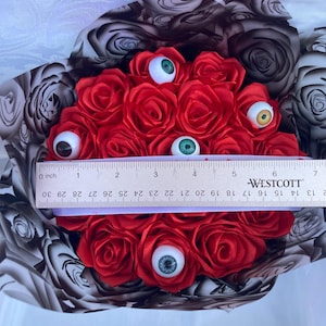 Spooky Bramble Roses Creepy Eyes Halloween Ramo Buchon, Spooky Admirers Bouquet, Gory Bloody ...