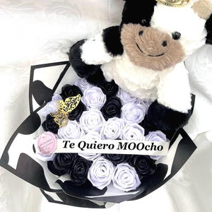 Vaquita Ramo Buchon, Kuh-Plüschtier Ramo Buchon, ewiger Rosenstrauß, handgemachter falscher Blumenstrauß, ewige Blume, Geburtstag jeder Anlass