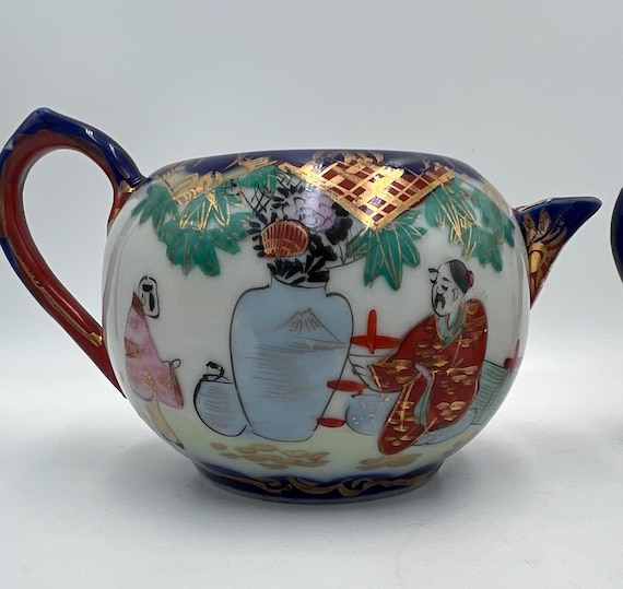 ヴィンテージの九谷焼または芸者焼のクリーマーとシュガーボウル