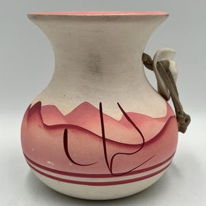 Navajo pottery Vase, Beautiful pastel coloring, Signed