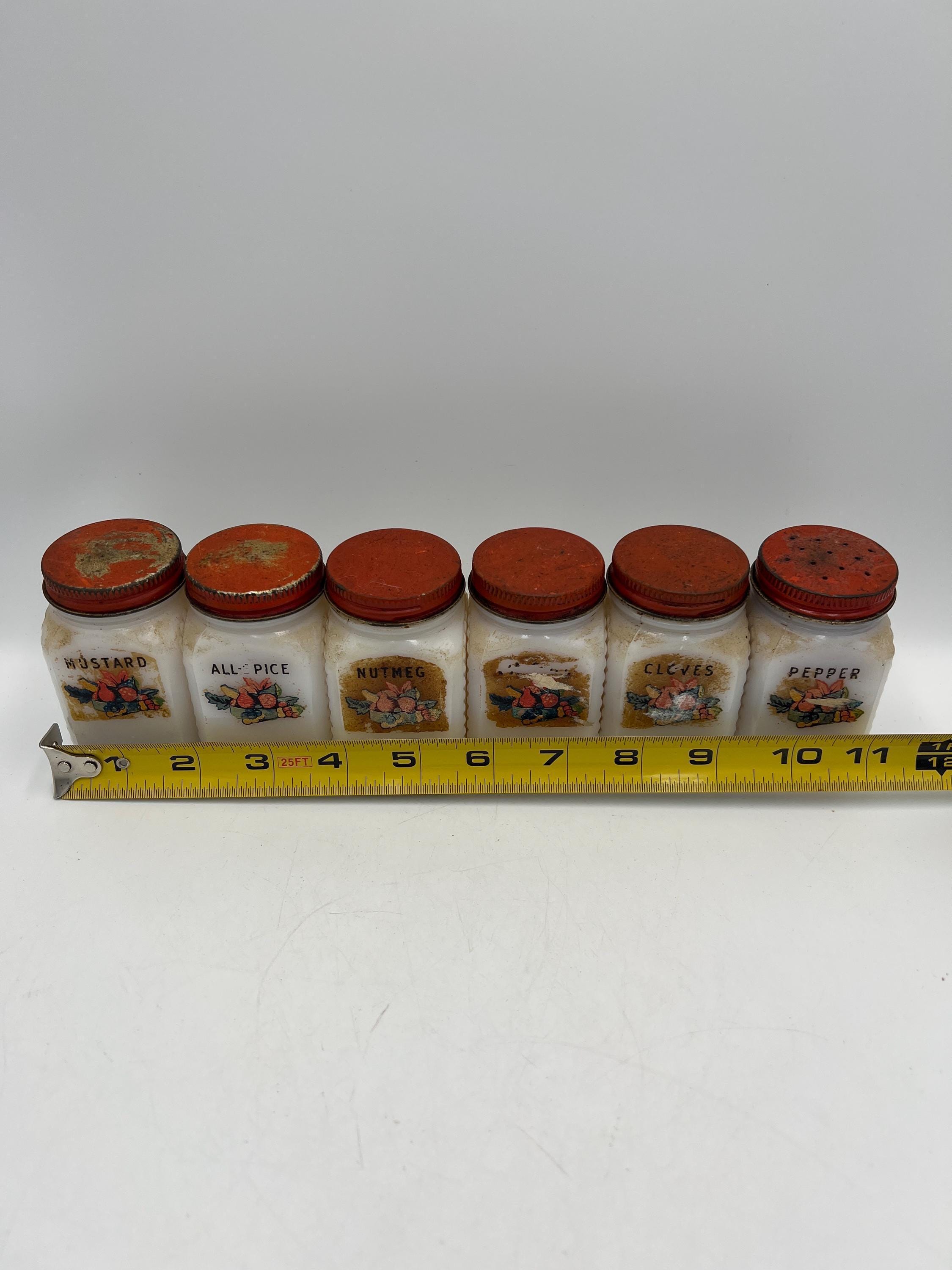 ミルクガラス　ヴィンテージ　調味料入れ　4個セット ミルクガラス製スパイスジャー：1940年代のヴィンテージキッチン装飾