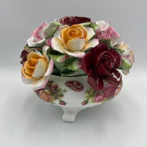 ロイヤルアルバート オールドカントリーローズ 磁器製 フラワーバスケット センターピース 12本のバラ 1962年