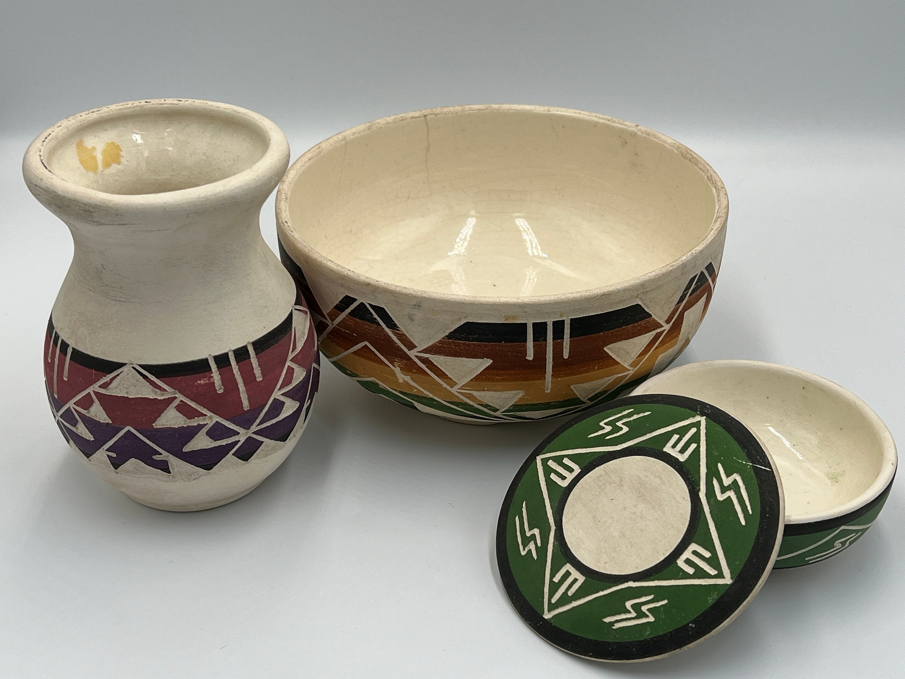 ネイティブアメリカン陶器 ハンドメイド LEFT: ネイティブアメリカン・ポッテリ－（陶器）