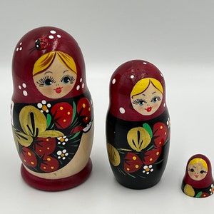 Nesting Dolls Russian Matryoshka
