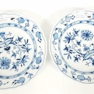 Meissen, ein Set aus zwei tiefen Tellern, handbemalt mit blauem Zwiebelmuster, ohne Schwerter, datiert vor 1880