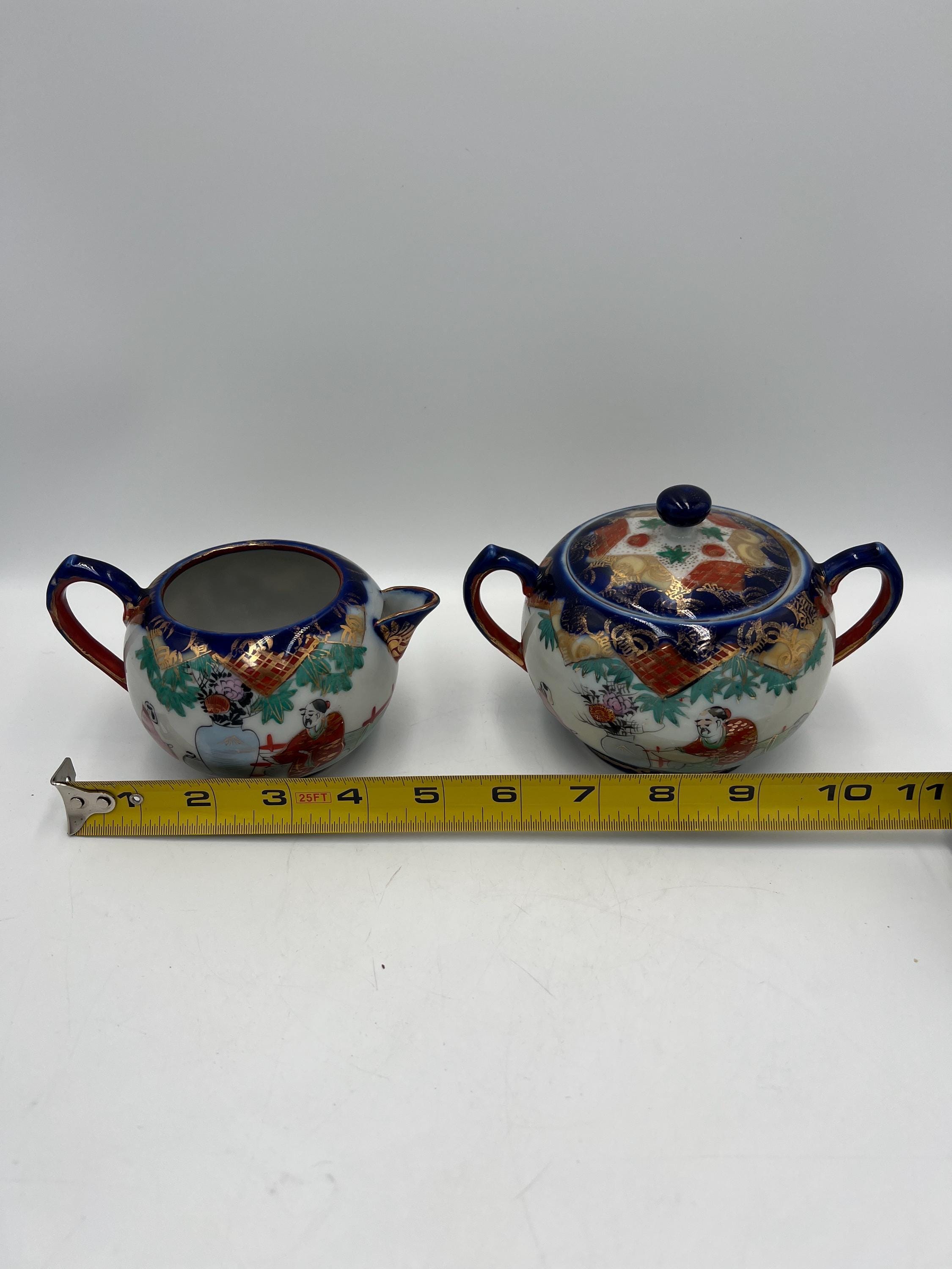 ヴィンテージの九谷焼または芸者焼のクリーマーとシュガーボウル