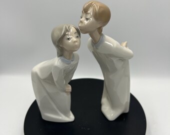リヤドロ 男の子と女の子のキスセット #4869 & 4873 - Etsy 日本