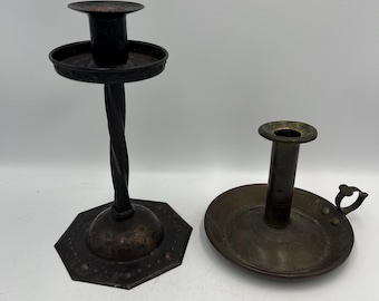 Antik Goberg smidesjärnsljusstake, Arts Crafts ljusstake med vriden skaft och handtag, par, signerad tysk metallbearbetning