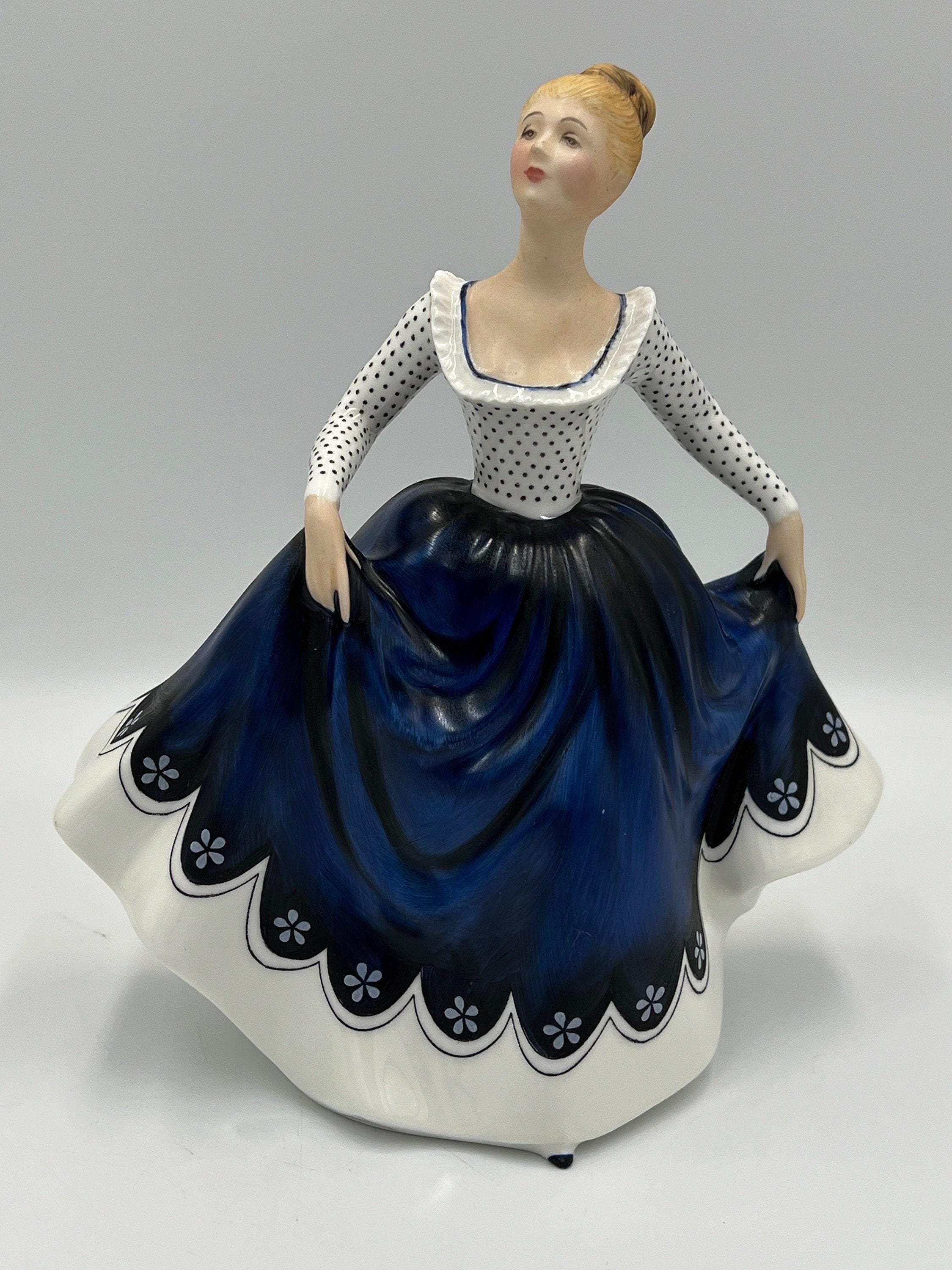 ヴィンテージ ロイヤルドルトン リサ フィギュア：青い花柄スカート