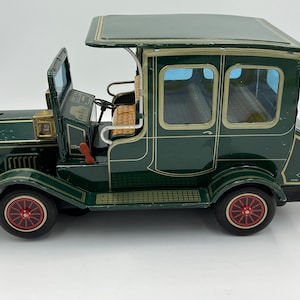 Vintage Japanese Tin Car, Battery Operated, SH Horikawa Japan