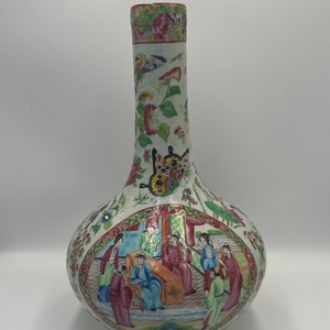 Antique Chinese Bottle-Style Vase, Famille Rose Medallion, Excellent Condition, Beautiful!