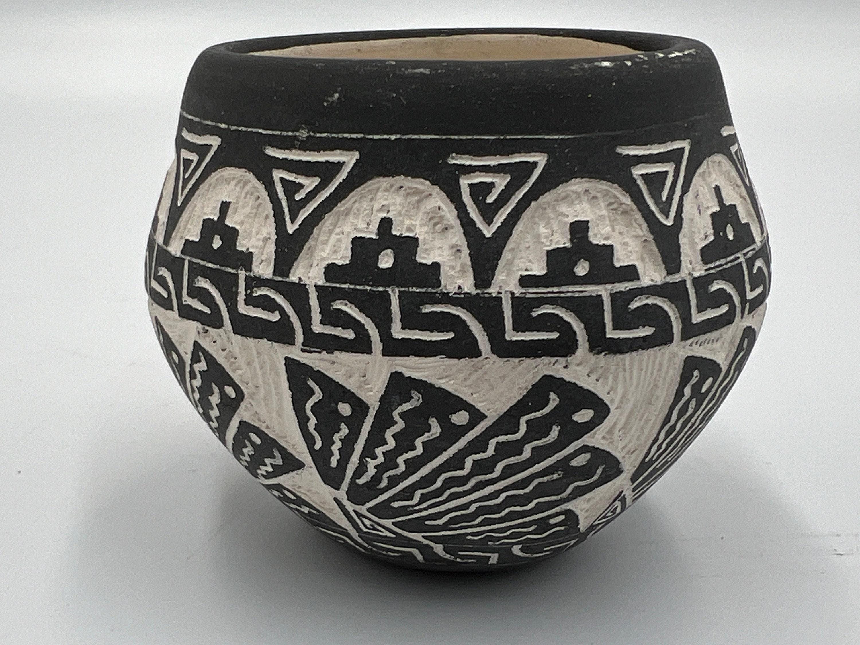 アメリカ　アコマプエブロ Seed Pot ネイティブ Native American Seed Pot: Vintage Acoma Pottery (signed and Hand