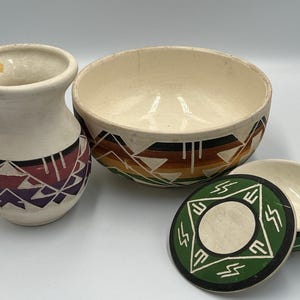 Native American South Dakota Sioux Pottery Bowl / Vase / Covered Dish SP-RC-SD