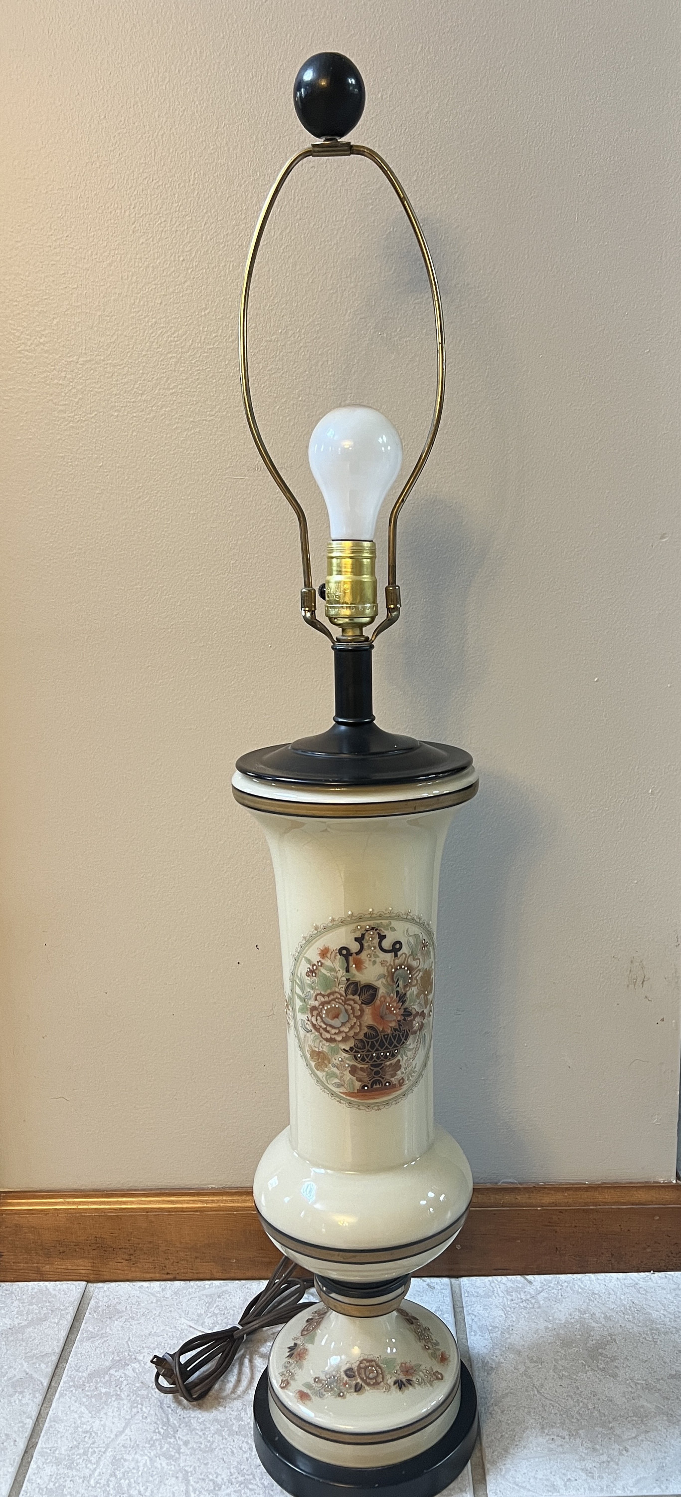 Floral Vintage Lamp - Works - No Shade