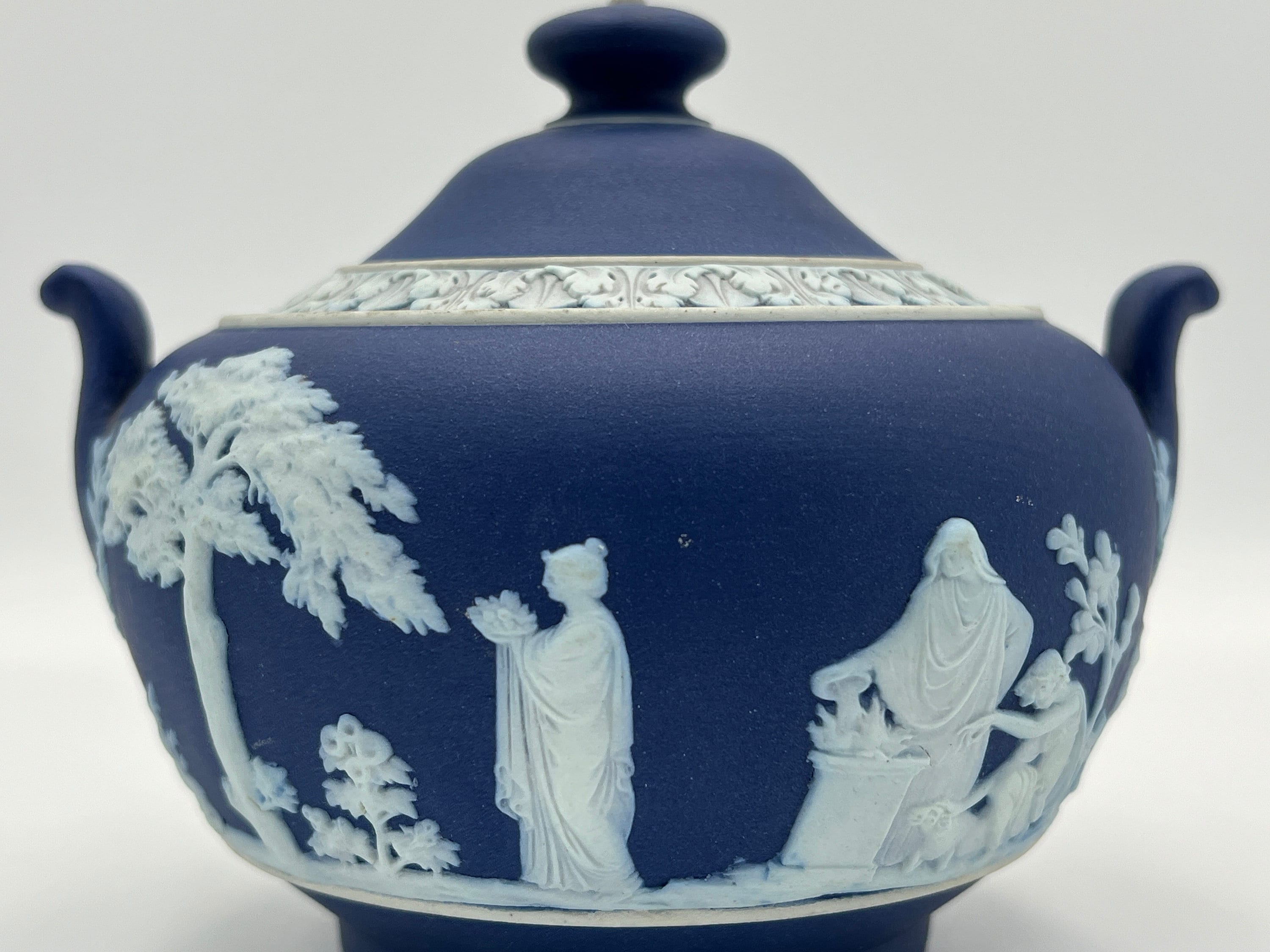 ネイビージャスパーウェアのシュガーボウルとクリーマー