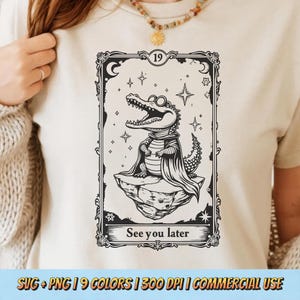 Até logo Tarot PNG SVG - Design engraçado de jacaré místico, gráfico digital, humor animal, desenho animado, sublimação, fofo, retrô, bruxa, arte celestial