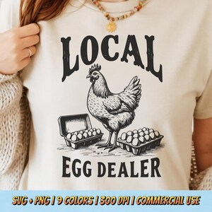 Lokaler Eierhändler T-Shirt Design PNG SVG - Lustiger Huhn Grafik Gehöft Land Humor Retro digitale Sublimation rustikale ästhetische Weinlese