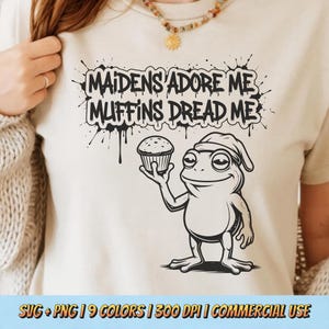 Maidens Adore Me Muffins Dread Me PNG SVG - Lustiger Frosch Zitat Backen Humor sarkastisch Retro Grafik Vintage Sublimation Tier T-Shirt Design