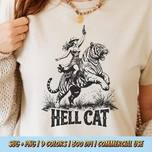 Hell Cat Tiger Rider SVG - Vintage Cowgirl PNG, Tiger Tierliebhaber, westliche Ästhetik, Wilder Westen Dtg Retro T-Shirt Design Kommerzielle Nutzung POD