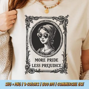 Pode incluir: Uma ilustração em preto e branco de uma mulher usando óculos de sol em forma de coração e uma coroa. A ilustração é emoldurada com uma borda decorativa e o texto "More Pride Less Prejudice" está abaixo da imagem.